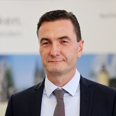 26.08.2022, Nordrhein-Westfalen, Köln: Thomas Wilk, Regierungspräsident von Köln kommt zu seiner Amtseinführung. Foto: Oliver Berg/dpa +++ dpa-Bildfunk +++