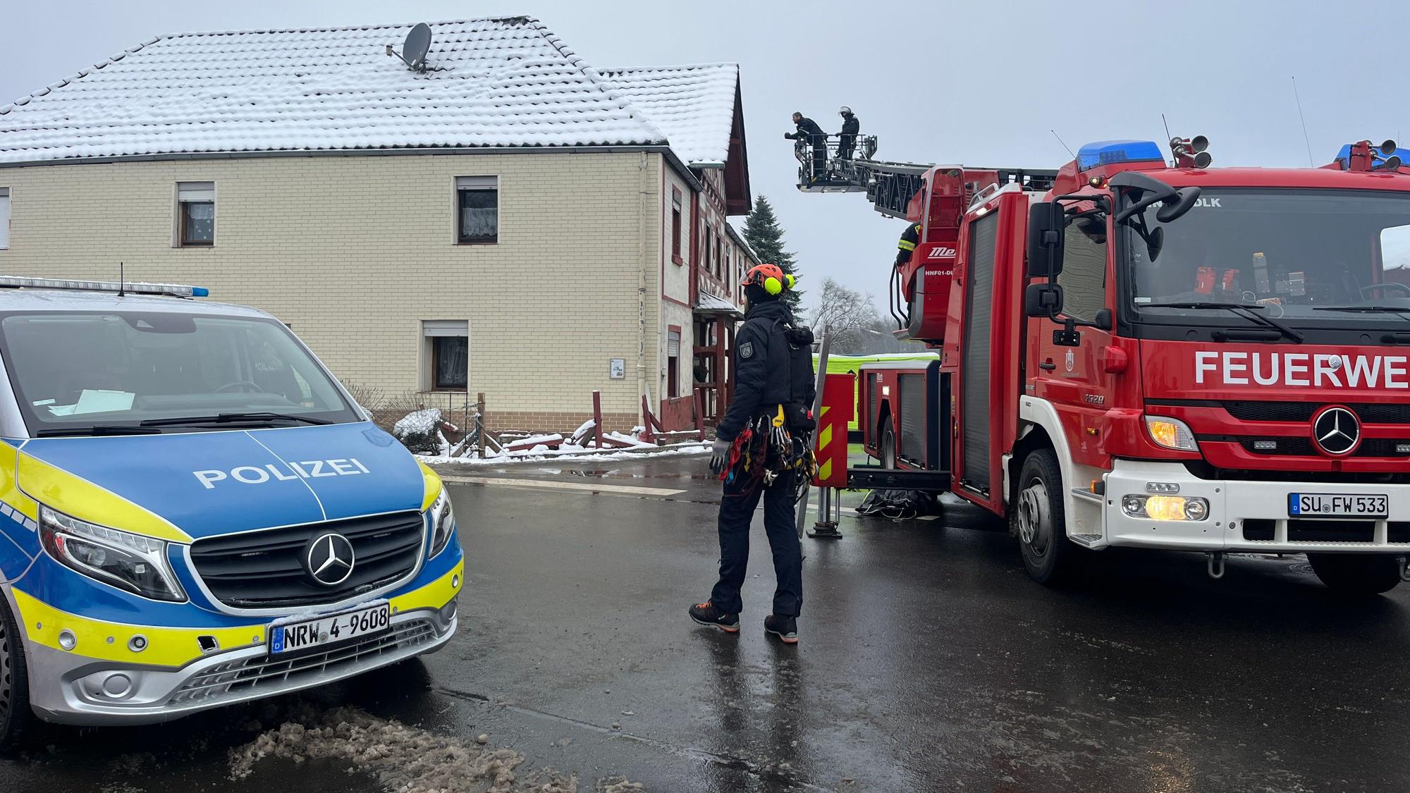 In Ruppichteroth-Winterscheid hatte sich ein 18-Jähriger im Dachboden eines Hauses eingeschlossen und ließ niemand an sich heran.