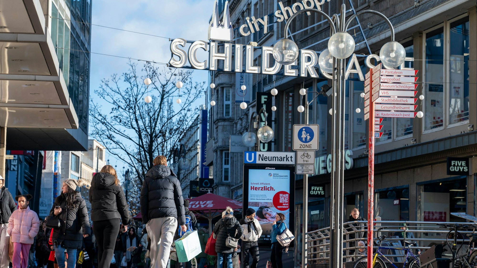 In der Schildergasse wurden 2025 mehr als 21 Millionen Passanten gezählt.