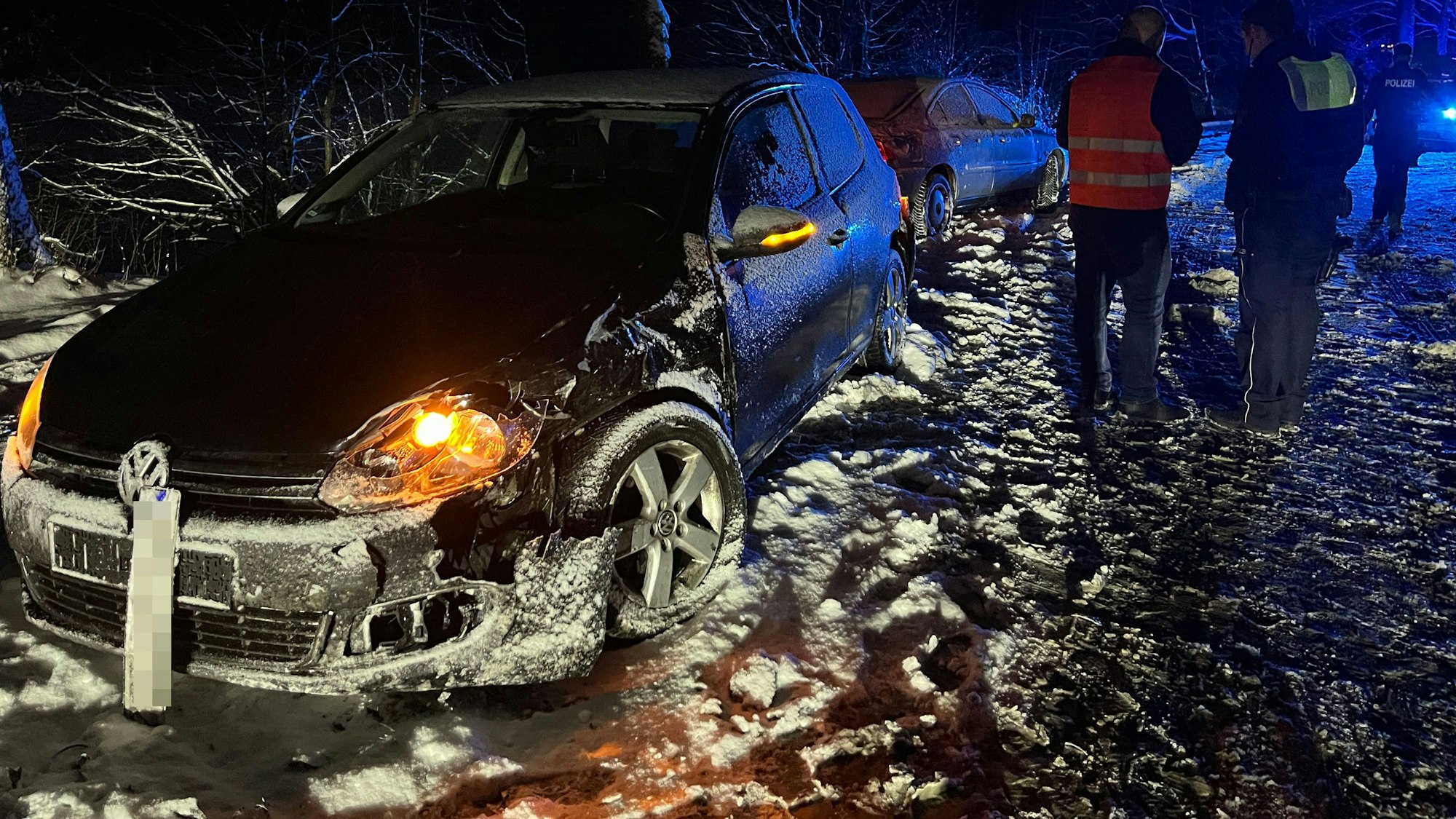 Auf der L 350 stießen Much-Tüschenbonnen zwei Autos frontal zusammen.