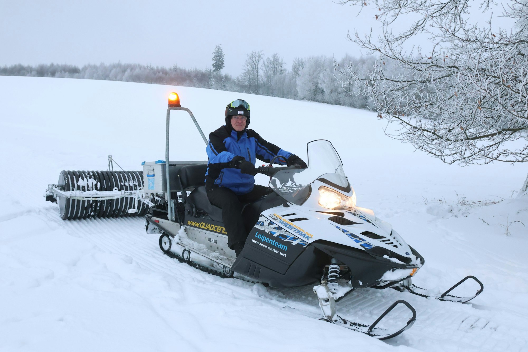 Hans-Joachim Lepperhof auf dem Snowmobil