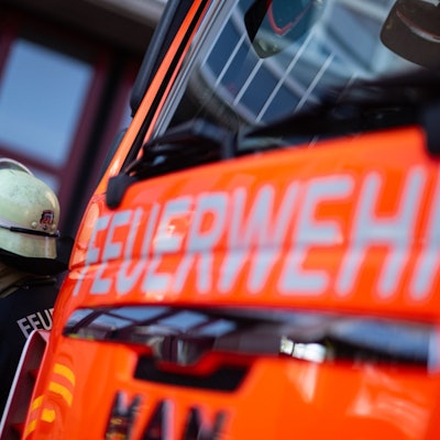 Eine Verpuffung hat einen Brand in einem Hotel ausgelöst.