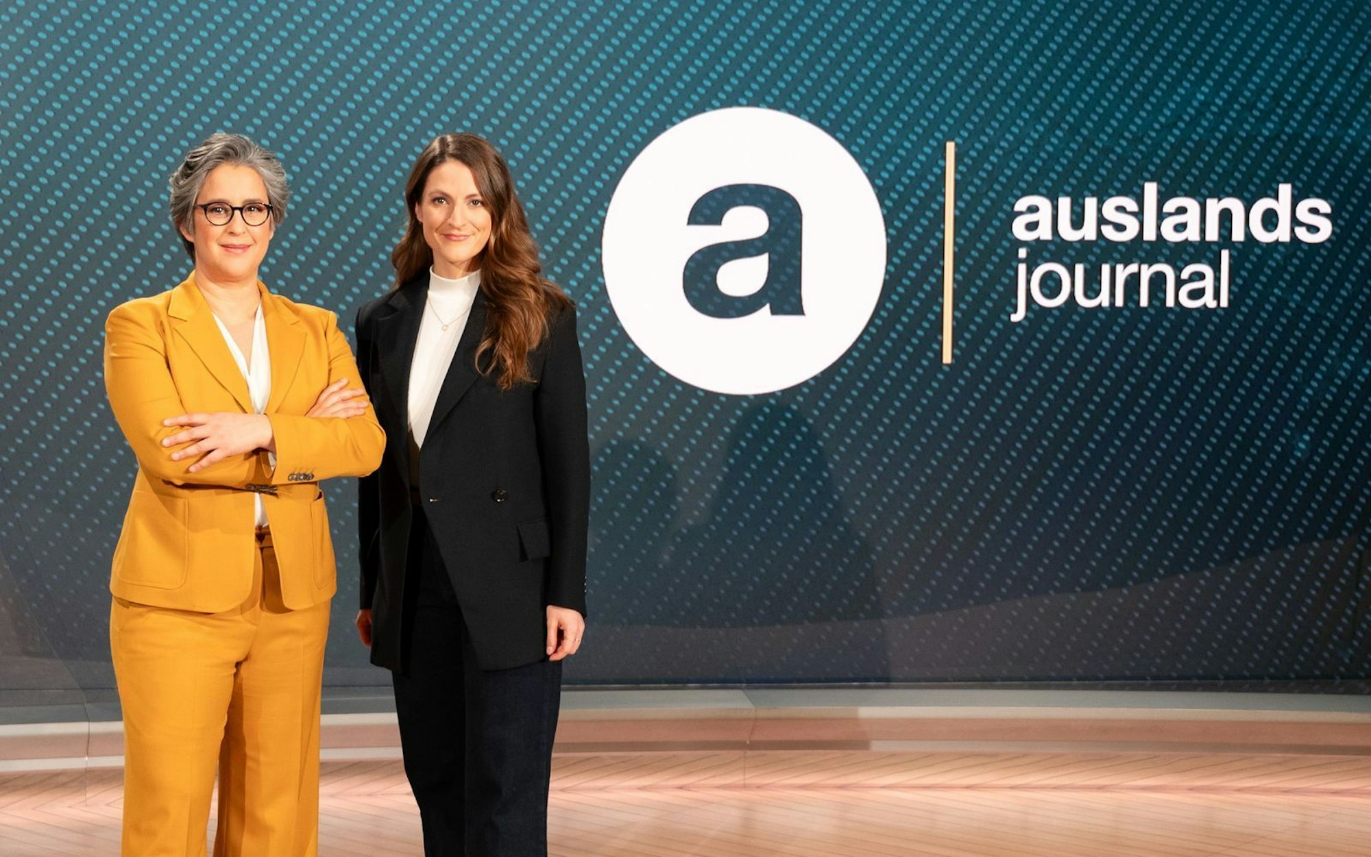 Shakuntala Banerjee und Alica Jung sind die neuen Moderatorinnen des ZDF-“auslandsjournal“. (Bild: ZDF / Andreas Reeg)