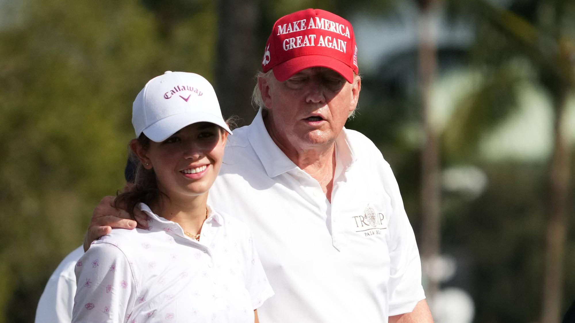 US-Präsident Donald Trump (r) mit seiner Enkelin Kai Trump.