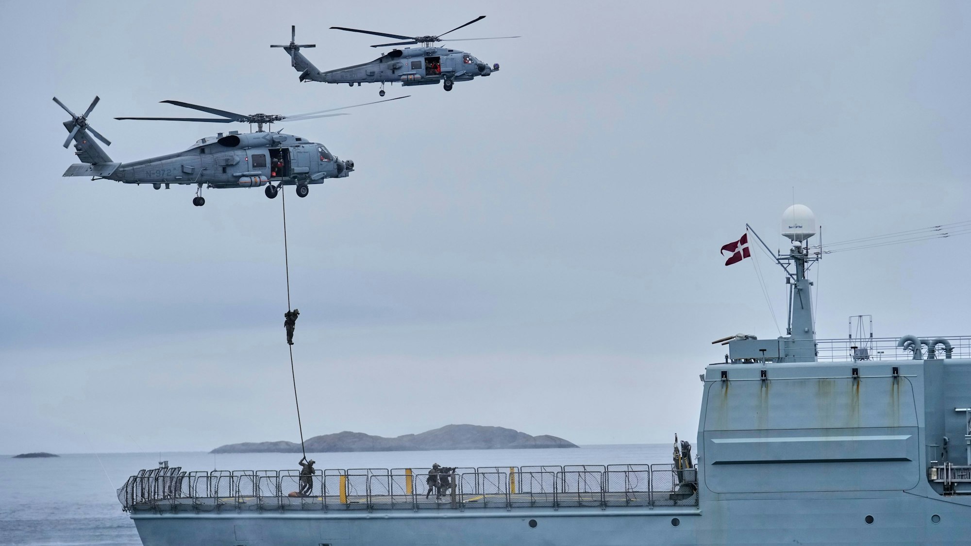 Dänische Streitkräfte nehmen an einer Übung mit Hunderten Soldaten aus mehreren europäischen NATO-Mitgliedsstaaten im Arktischen Ozean vor Nuuk teil. Die US-Regierung hat nun mit einem Militäreinsatz in Grönland gedroht. (Archivbild)