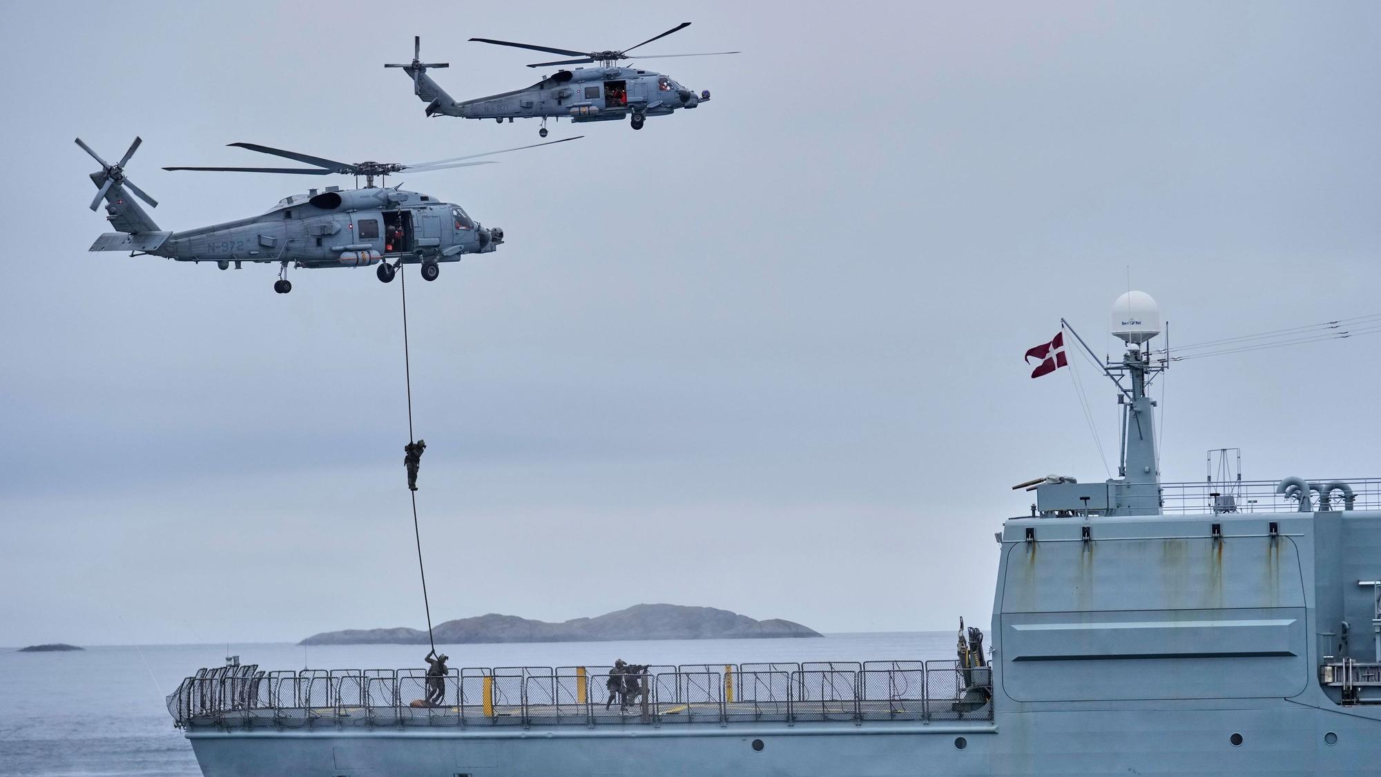 Dänische Streitkräfte nehmen an einer Übung mit Hunderten Soldaten aus mehreren europäischen NATO-Mitgliedsstaaten im Arktischen Ozean vor Nuuk teil. Die US-Regierung hat nun mit einem Militäreinsatz in Grönland gedroht. (Archivbild)