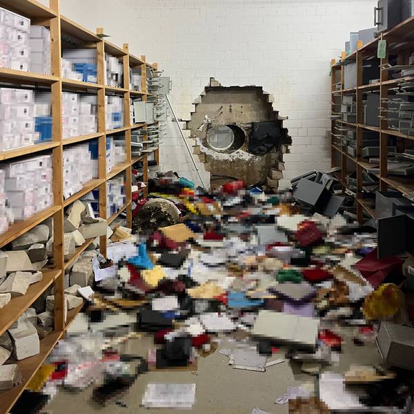 Tatort Gelsenkirchen: Dort verschafften sich die Täter mit einem Spezialbohrer Zugang zur Sparkasse und brachen mehr als 3000 Schließfächer auf.