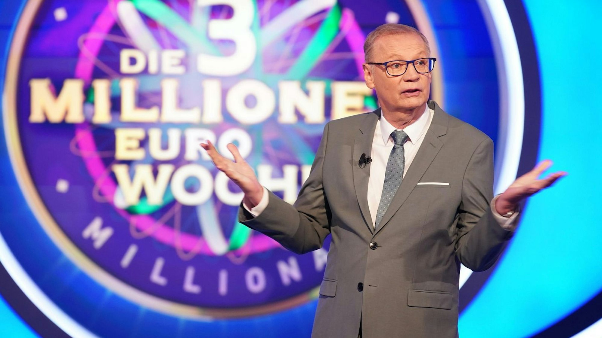 Günther Jauch wird mit seiner Vergangenheit konfrontiert. (Bild: RTL / Stefan Gregorowius)