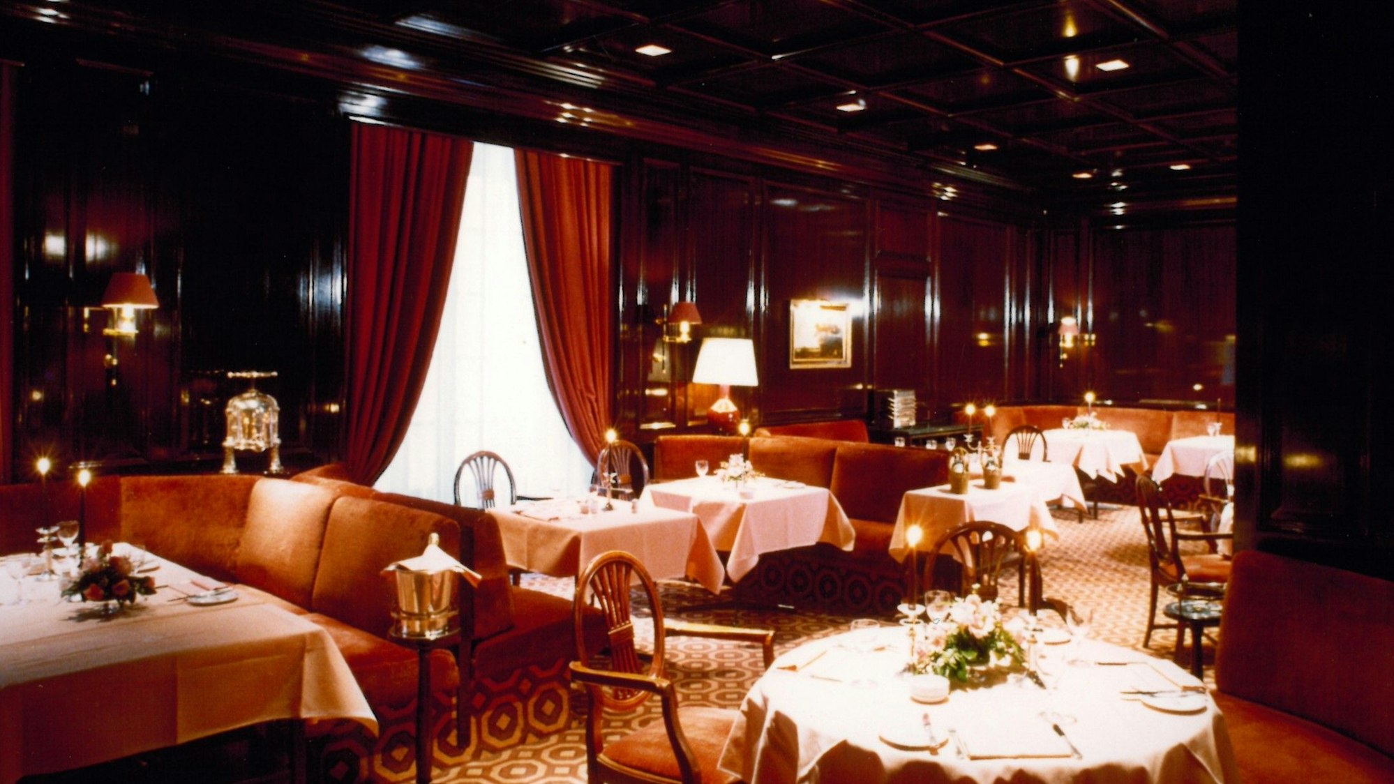 Die Hanse Stube bei ihrer Eröffnung 1976. Sie hat sich bis heute nur wenig verändert.