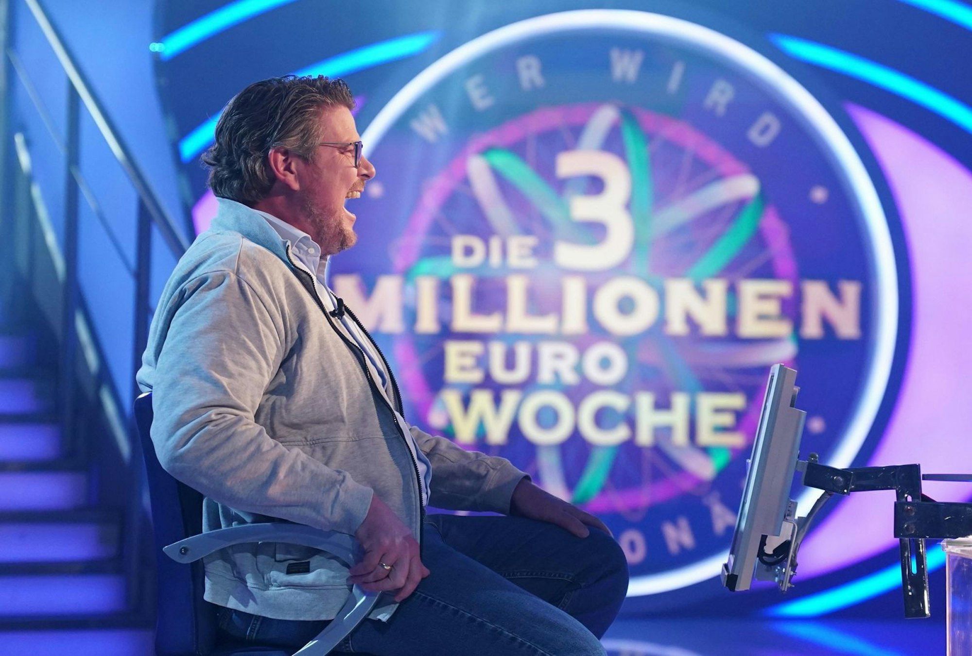 Dr. Robin Schumacher lachte gerne, aber nicht lange. Bei der 8.000-Euro-Frage schied er aus - ohne überhaupt einen Joker gesetzt zu haben. (Bild: RTL / Stefan Gregorowius)