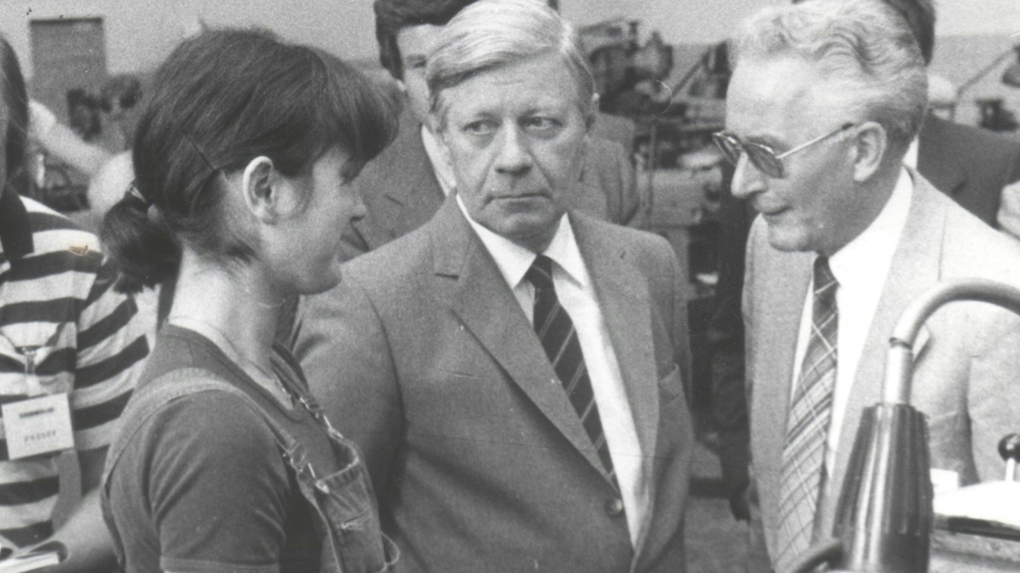 Bundeskanzler Helmut Schmidt (M.) besuchte Anfang der 1980er Jahre die Ausbildungswerkstatt von Steinmüller.