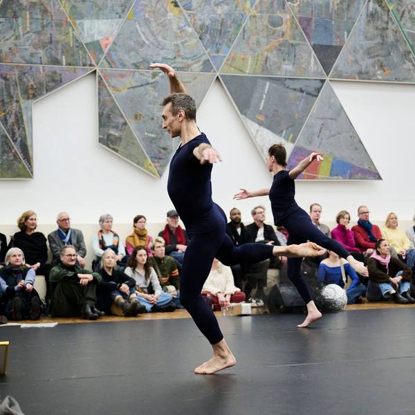 Das Berliner Dance-On-Ensemble im Kölner Museum Ludwig.
