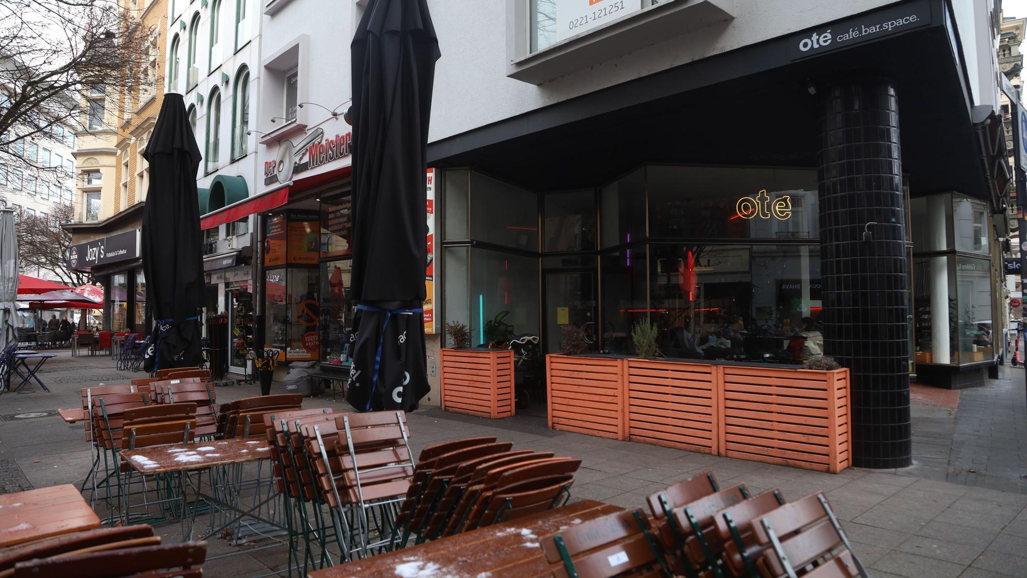 Ein paar Monate wird es noch dauern, aber im Sommer platzt die Terrasse der Weinbar dann aus allen Nähten und verwandelt den Platz vor der Torburg in eine amtliche Piazza.