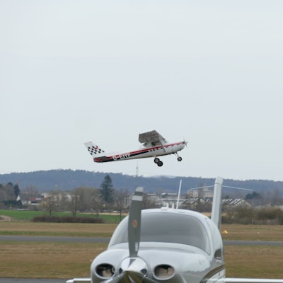 Ein 3000 Quadratmeter großes Grundstück auf dem Flugplatz Hangelar soll verkauft werden.