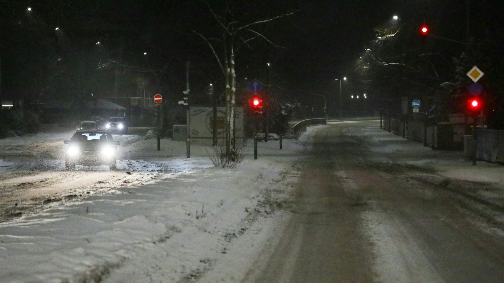 Schnee in der Bergisch Gladbacher Stadtmitte An der Gohrsmühle.
