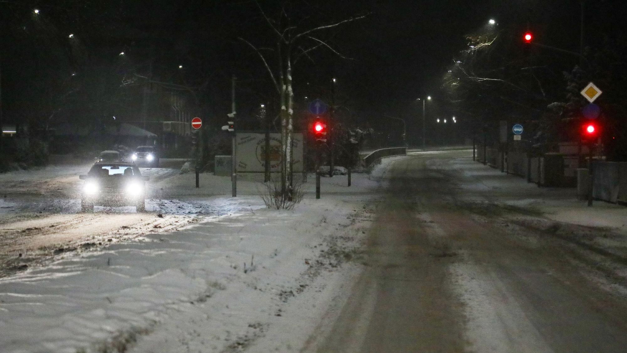 Schnee in der Bergisch Gladbacher Stadtmitte An der Gohrsmühle.