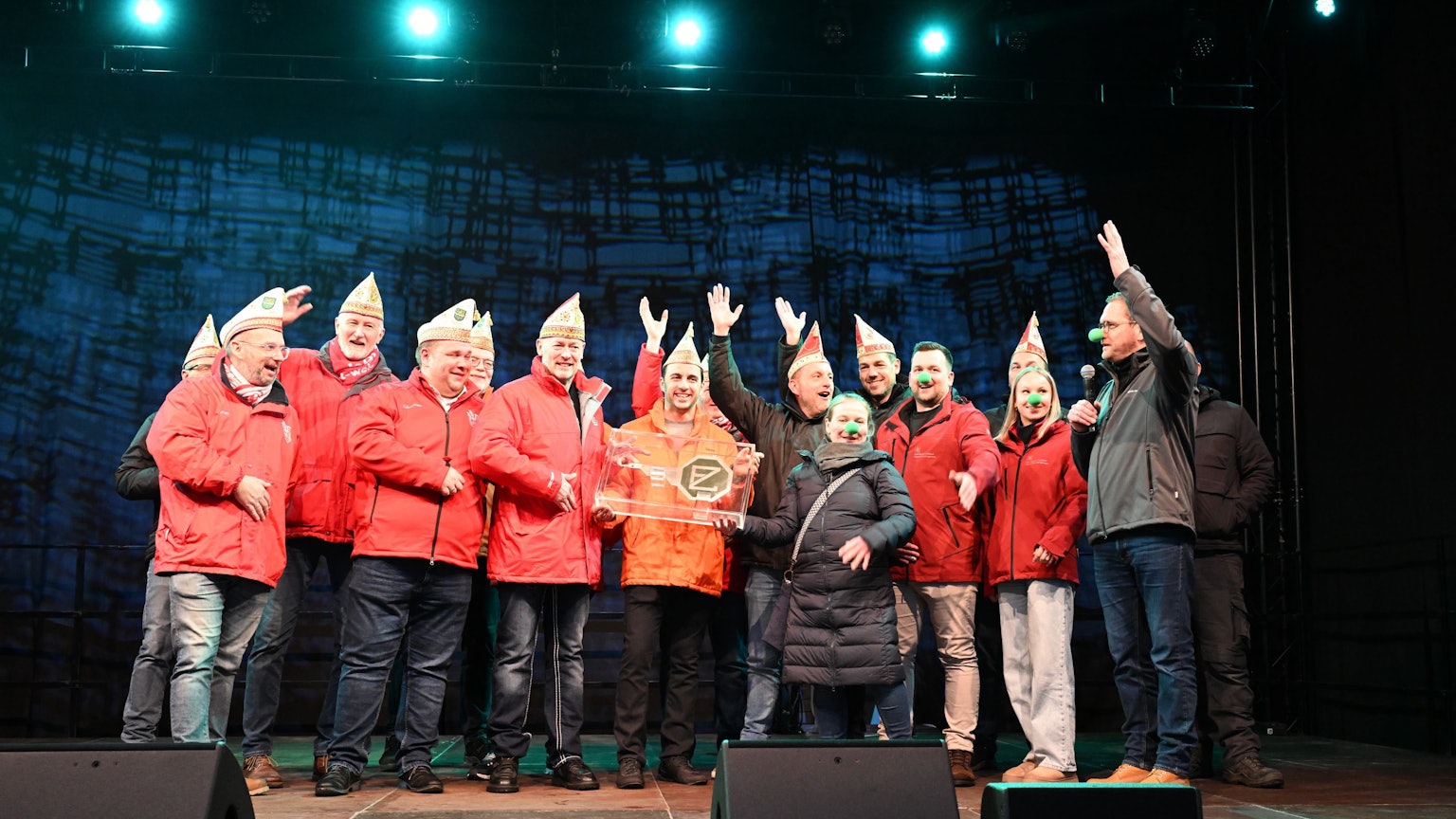 Schlüsselübergabe in der Zentralwerkstatt an die Karnevalisten