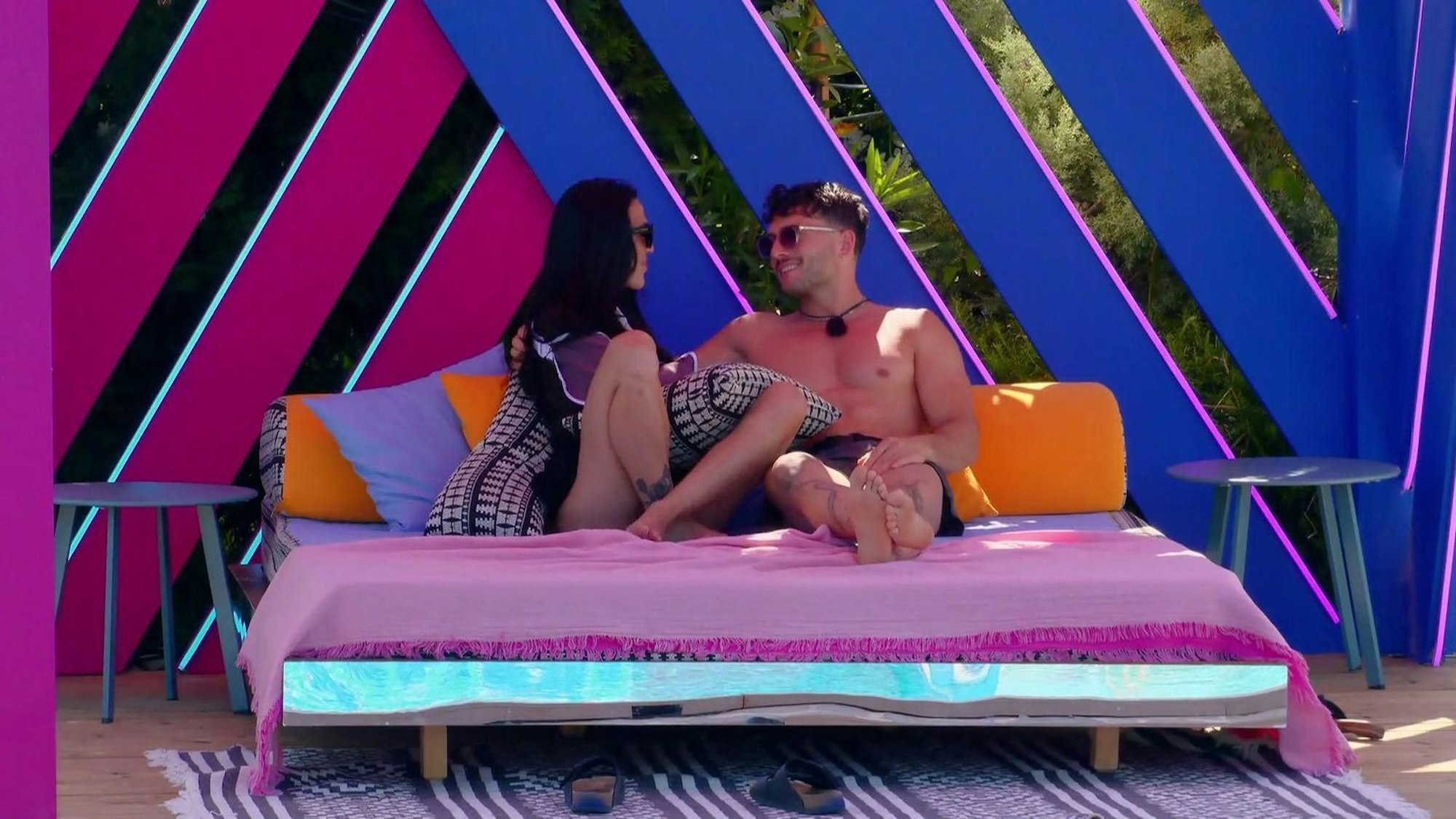 Elena und Leonidas flirten heftig. (Bild: RTL)