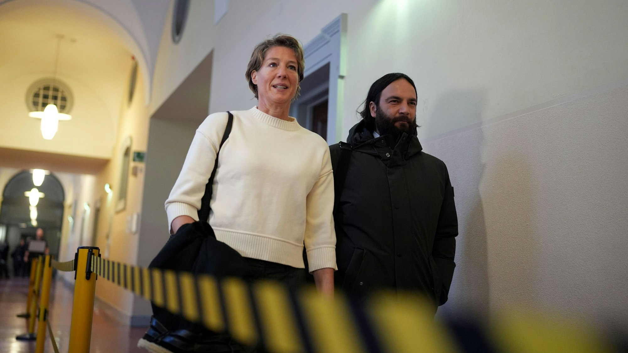Christina Block und ihr Anwalt Ingo Bott auf dem Weg in den Gerichtssaal.