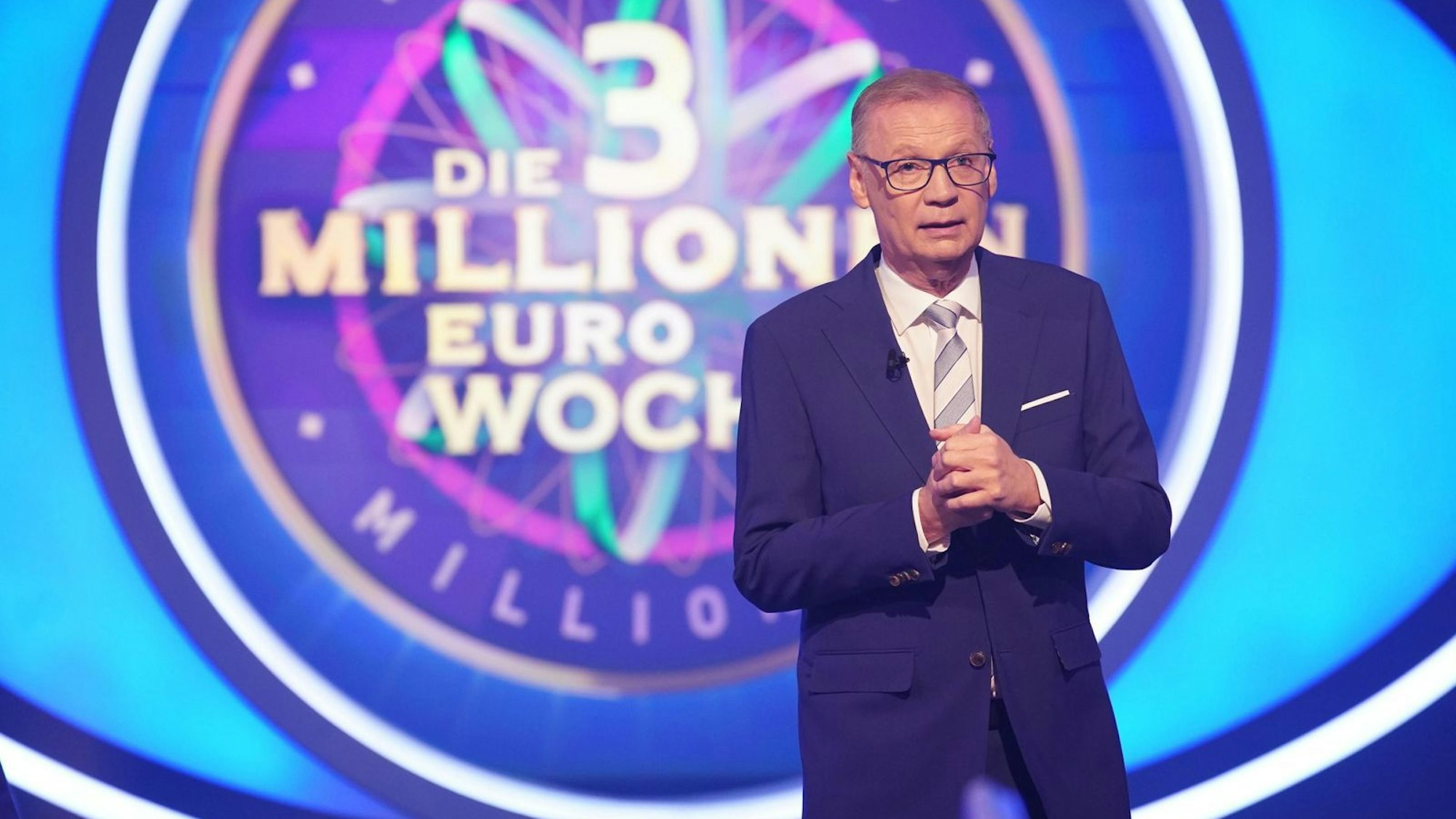 Dass Kandidaten patzen, gibt's bei „Wer wird Millionär? Die 3-Millionen-Euro-Woche“ (RTL) häufiger. Diesmal aber unterlief auch Quizmaster Günther Jauch ein Fehler. (Bild: RTL / Stefan Gregorowius)