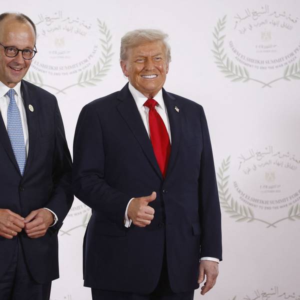 Friedrich Merz (l.) und Donald Trump (Archivbild vom Oktober): Die Bundesregierung hat den US-Angriff auf Venezuela nicht verurteilt.