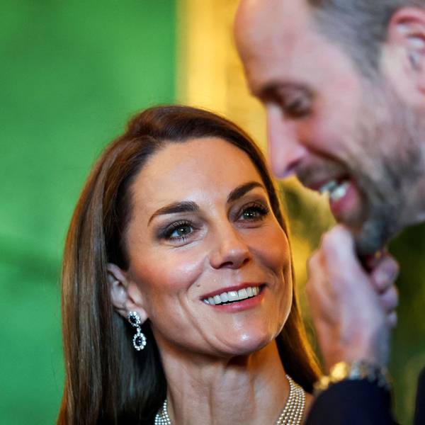 William und Kate, die Prinz und Prinzessin von Wales, betrachten Exponate aus der königlichen Sammlung im Green Drawing Room von Schloss Windsor, am ersten Tag des Staatsbesuchs des Bundespräsidenten Steinmeier in Großbritannien.