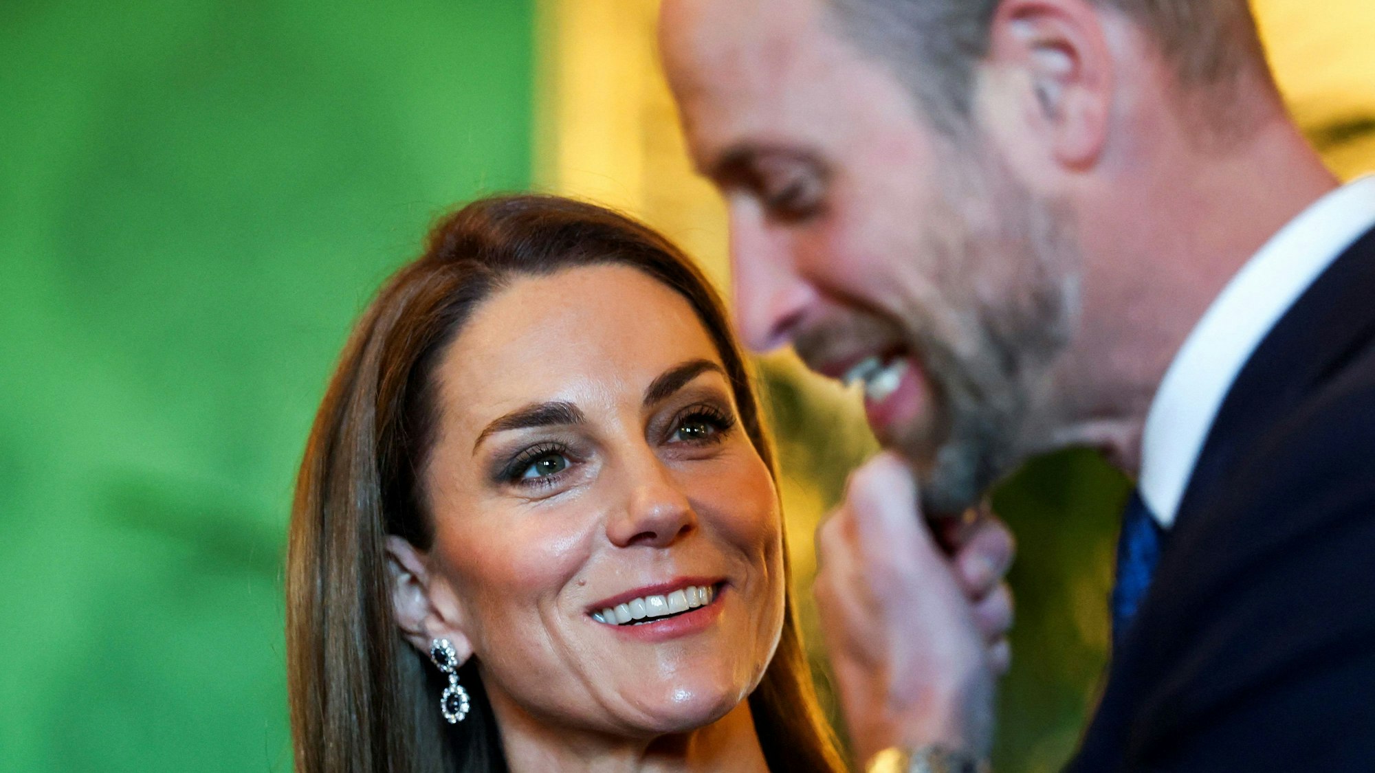 William und Kate, die Prinz und Prinzessin von Wales, betrachten Exponate aus der königlichen Sammlung im Green Drawing Room von Schloss Windsor, am ersten Tag des Staatsbesuchs des Bundespräsidenten Steinmeier in Großbritannien.