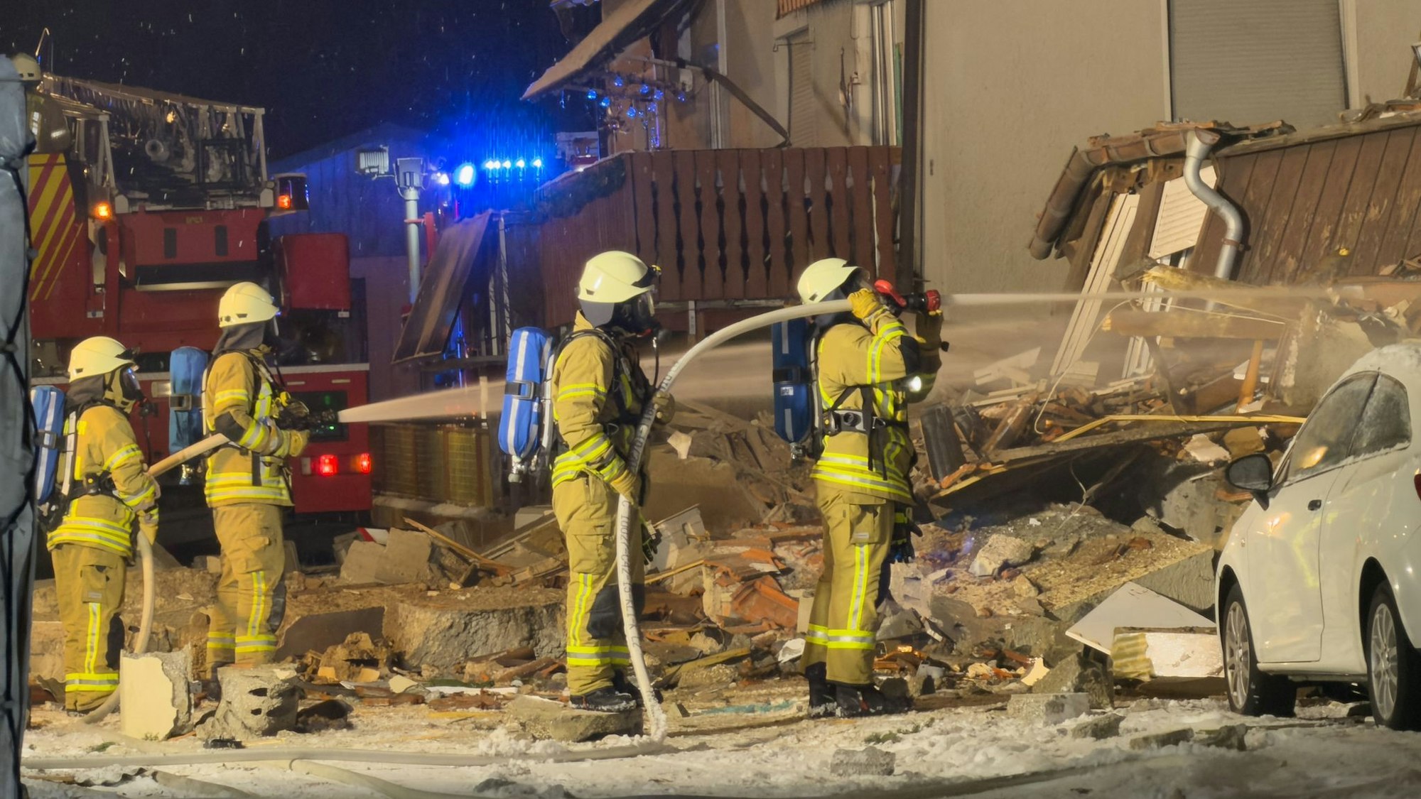 Am frühen Morgen wurden die Einsatzkräfte zu dem Haus gerufen.
