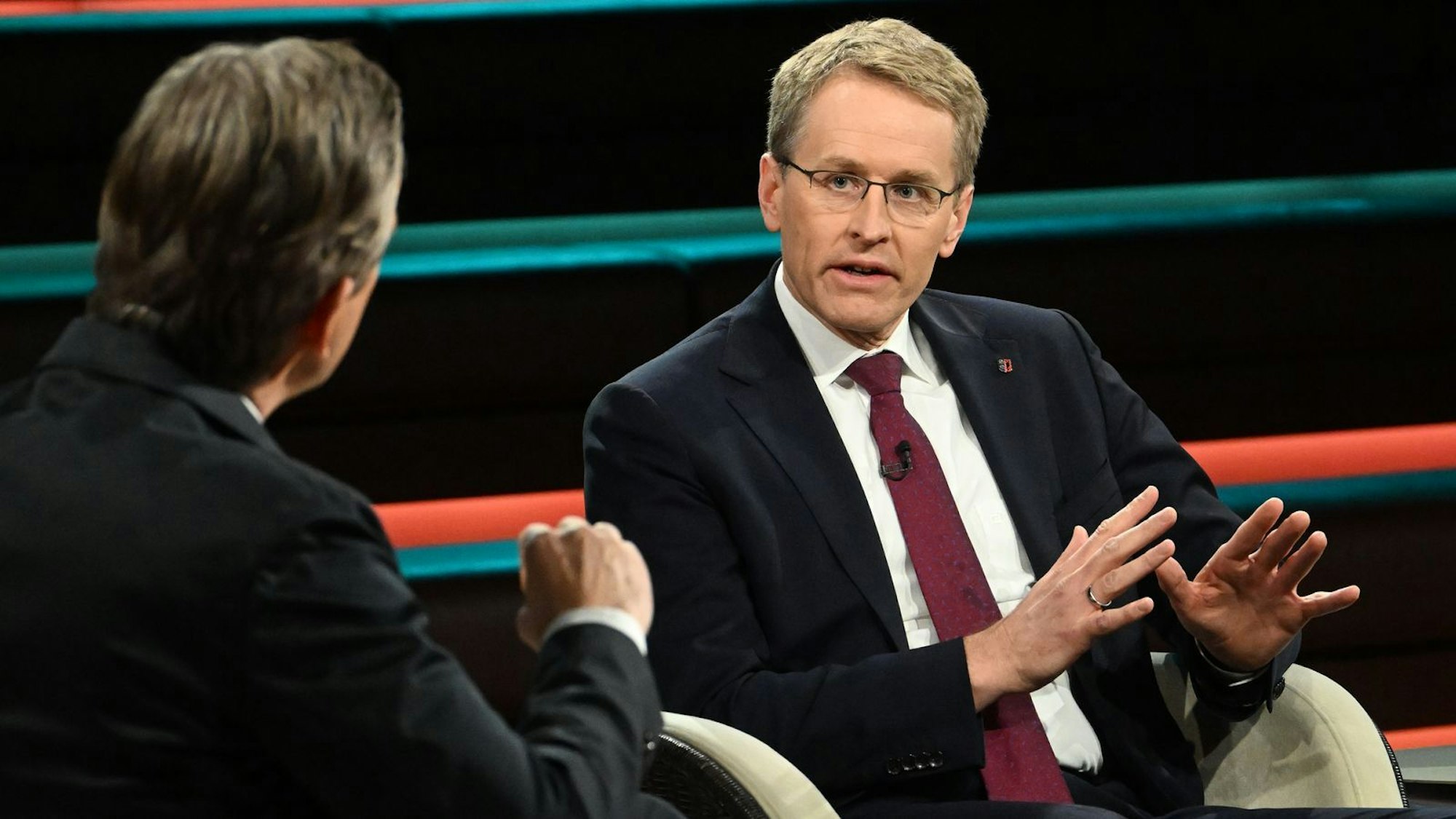 CDU-Politiker Daniel Günther erläuterte bei „Markus Lanz“, warum Social Media für Kinder unter 16 Jahren unzugänglich gemacht werden sollte. (Bild: Cornelia Lehmann, ZDF)