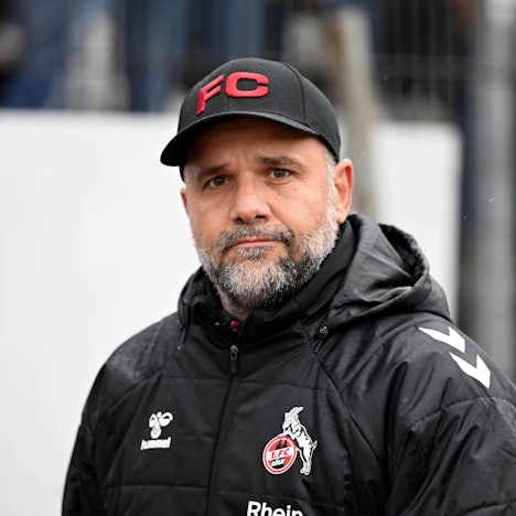 25.10.2025, xophax, Fussball Regionalliga West Südstadion Fortuna Köln gegen 1.FC Köln II Trainer Evangelos Sbonias 1.FC Köln DFL/DFB REGULATIONS PROHIBIT ANY USE OF PHOTOGRAPHS as IMAGE SEQUENCES and/or QUASI-VIDEO Köln *** 25 10 2025, xophax, Soccer Regionalliga West Südstadion Fortuna Köln vs 1 FC Köln II Coach Evangelos Sbonias 1 FC Köln DFL DFB REGULATIONS PROHIBIT ANY USE OF PHOTOGRAPHS as IMAGE SEQUENCES and or QUASI VIDEO Köln