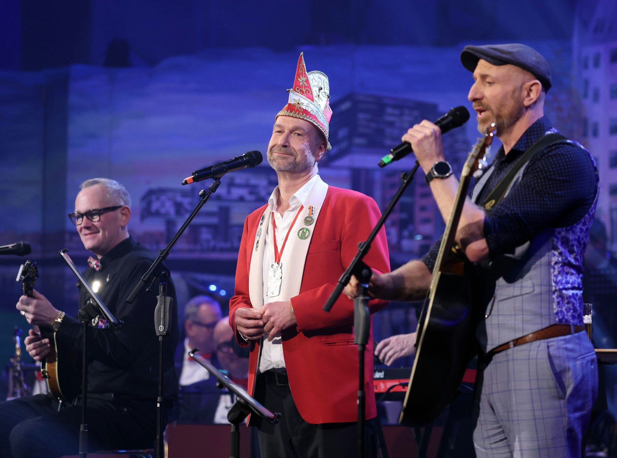 09.01.2026, Köln: KARNEVAL - Proklamation des Kölner Dreigstirns 2026 Prinz Niklas I. (Niklas Jüngling), Bauer Clemens (Clemens von Blanckart) und Jungfrau Aenne (Stefan Blatt) im Gürzenich Köln - Das Herrengedeck Martin Schoppe, JP Weber und Volker Weininger. Foto: Thilo Schmülgen