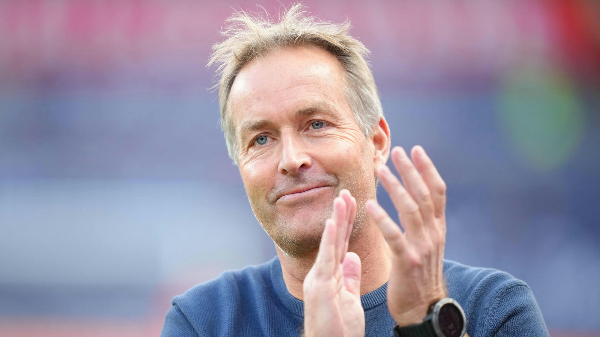 Bayer Leverkusen's Danish head coach Kasper Hjulmand arrives for the German first division Bundesliga football match between Bayer 04 Leverkusen and 1. FC Union Berlin in Leverkusen, western Germany on October 4, 2025. (Photo by Pau Barrena / AFP) / DFL REGULATIONS PROHIBIT ANY USE OF PHOTOGRAPHS AS IMAGE SEQUENCES AND/OR QUASI-VIDEO