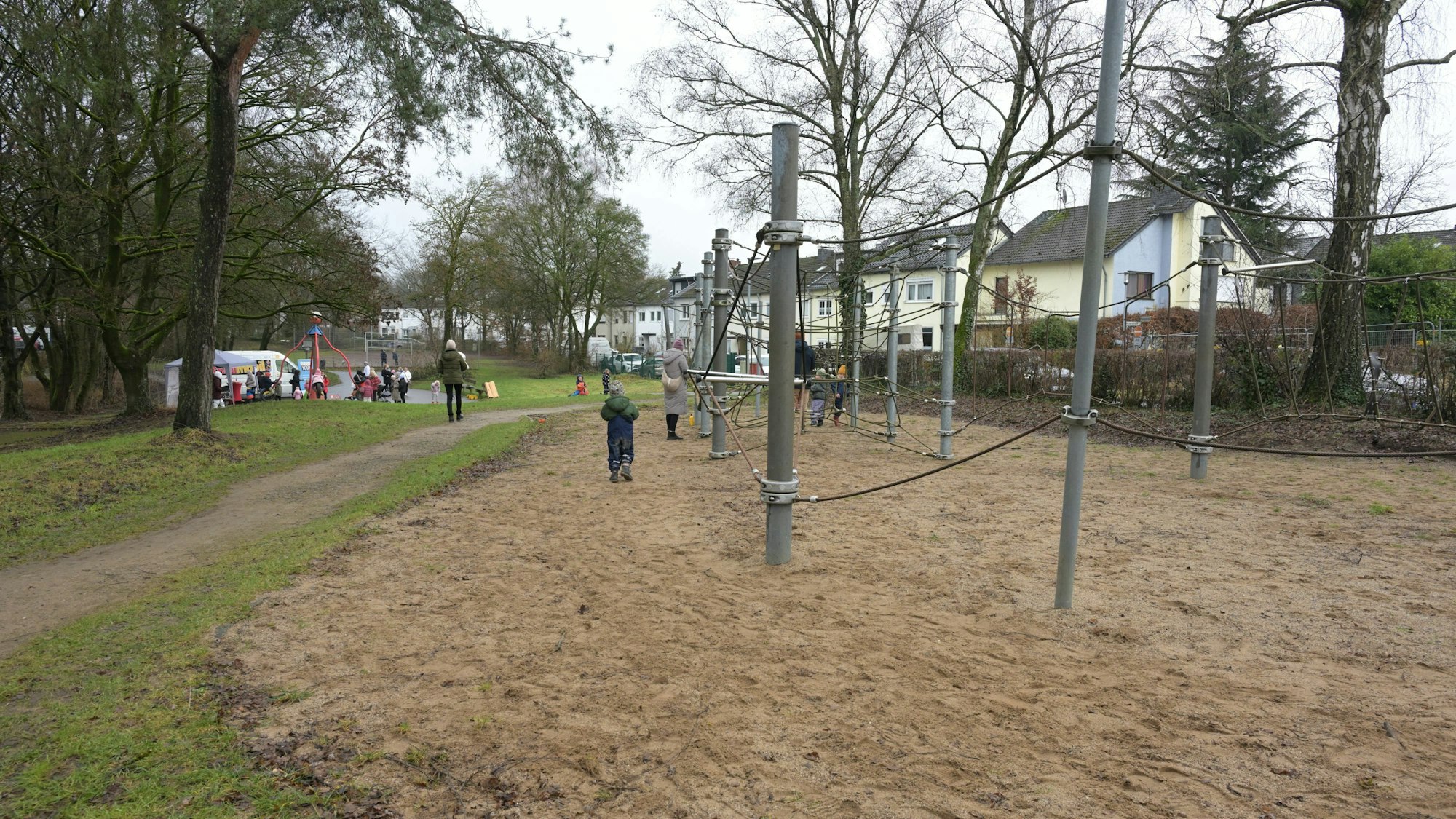 Das Foto zeigt den Spielplatz an der Kolpingstraße