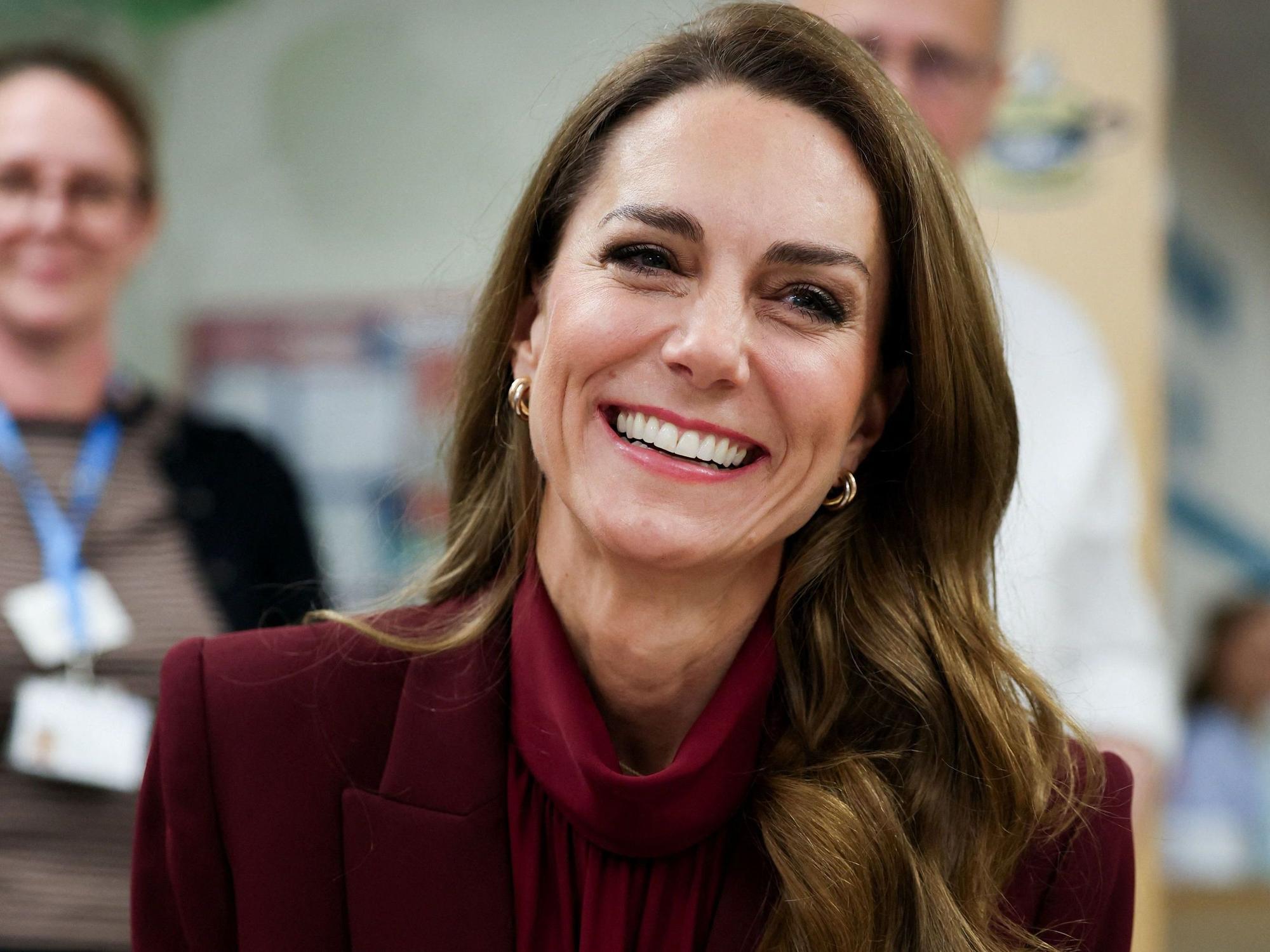 Prinzessin Kate lacht.