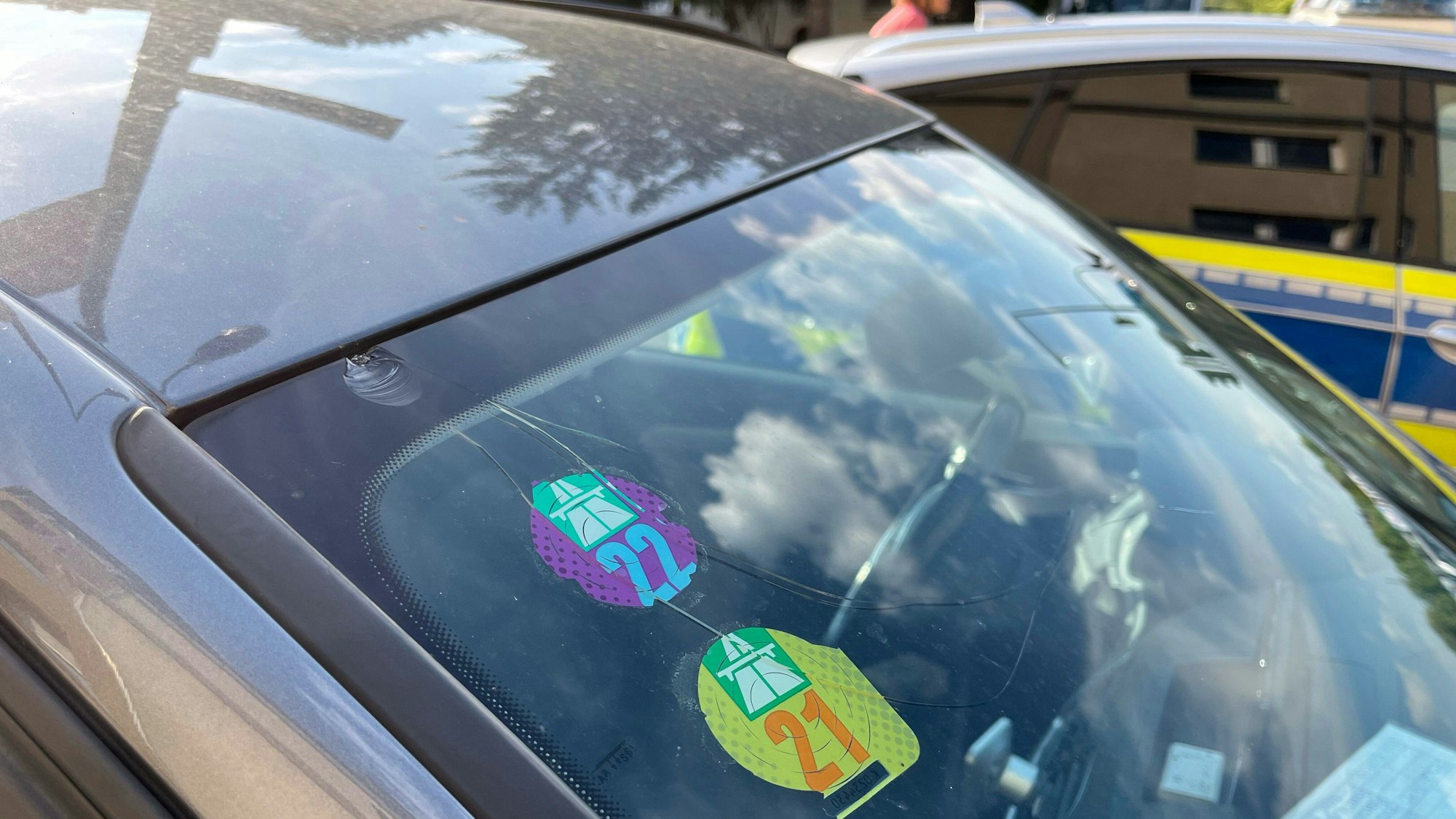 Eines der beschädigten Fahrzeuge aus dem aktuellen Strafverfahren.