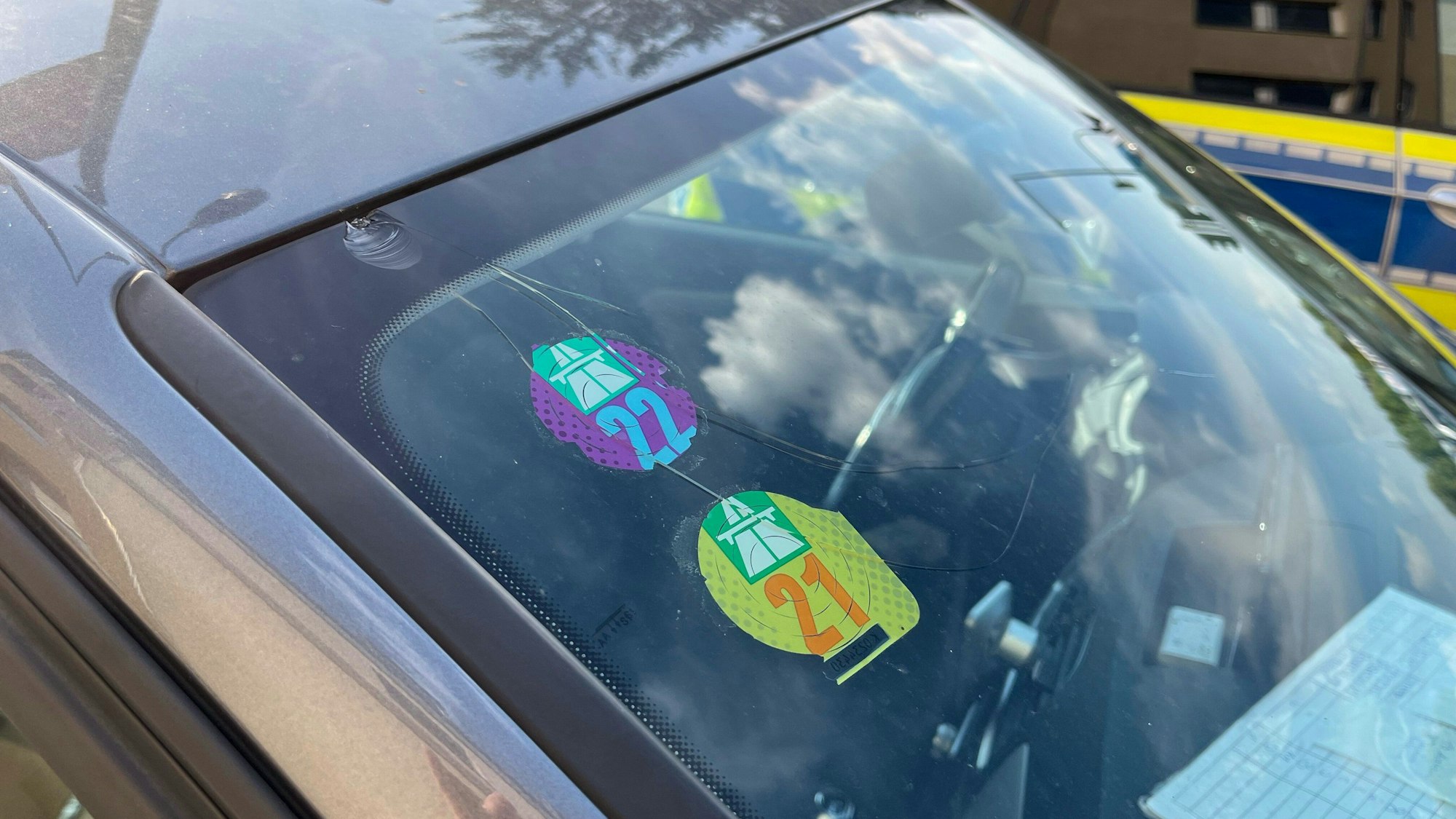 Eines der beschädigten Fahrzeuge aus dem aktuellen Strafverfahren.