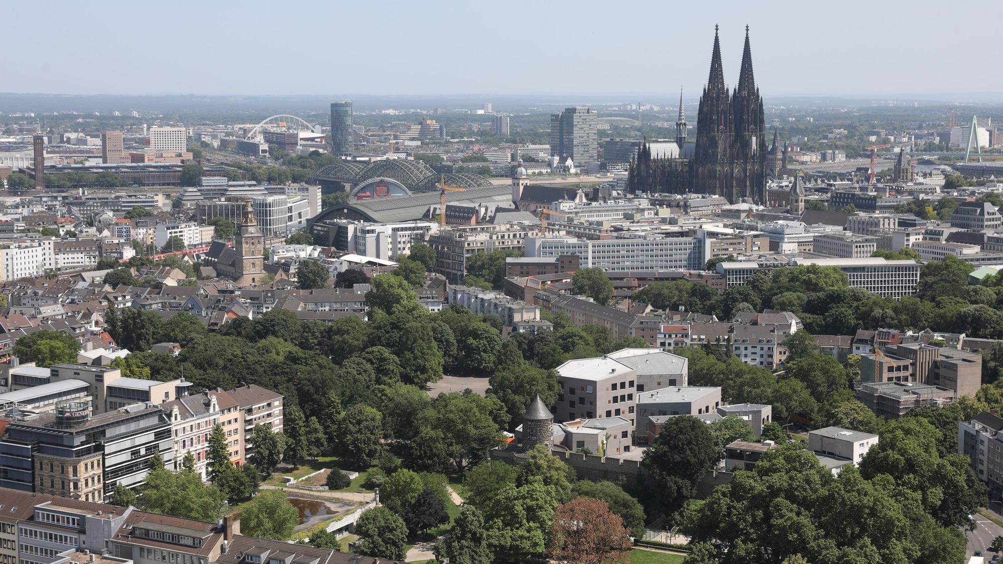 Ein Teil der neuen Bildungslandschaft Altstadt-Nord (graue Gebäude in der Mitte).