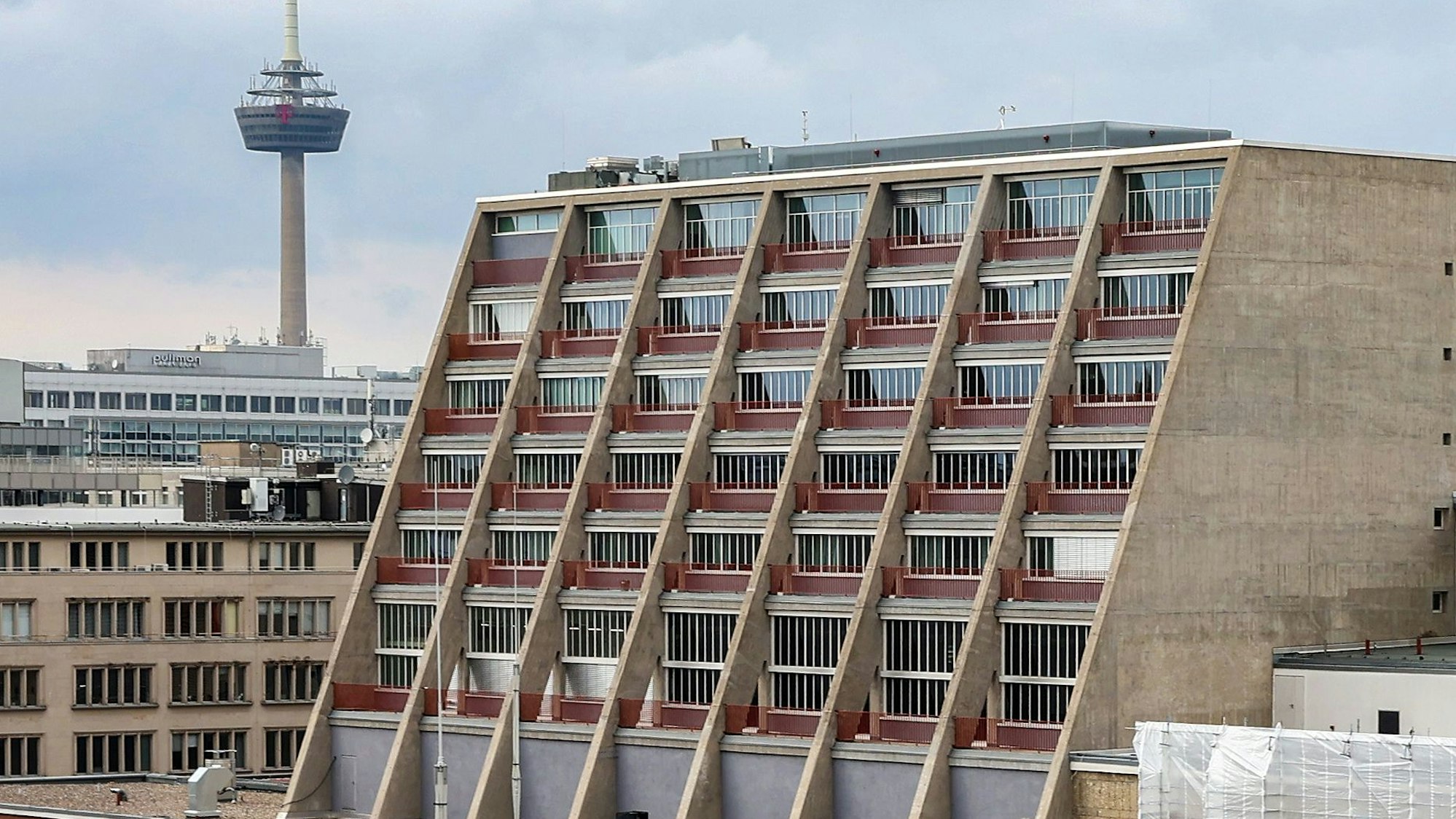 Die Oper und das Schauspielhaus in Köln sollen am 24. September 2026 wieder in Betrieb gehen.