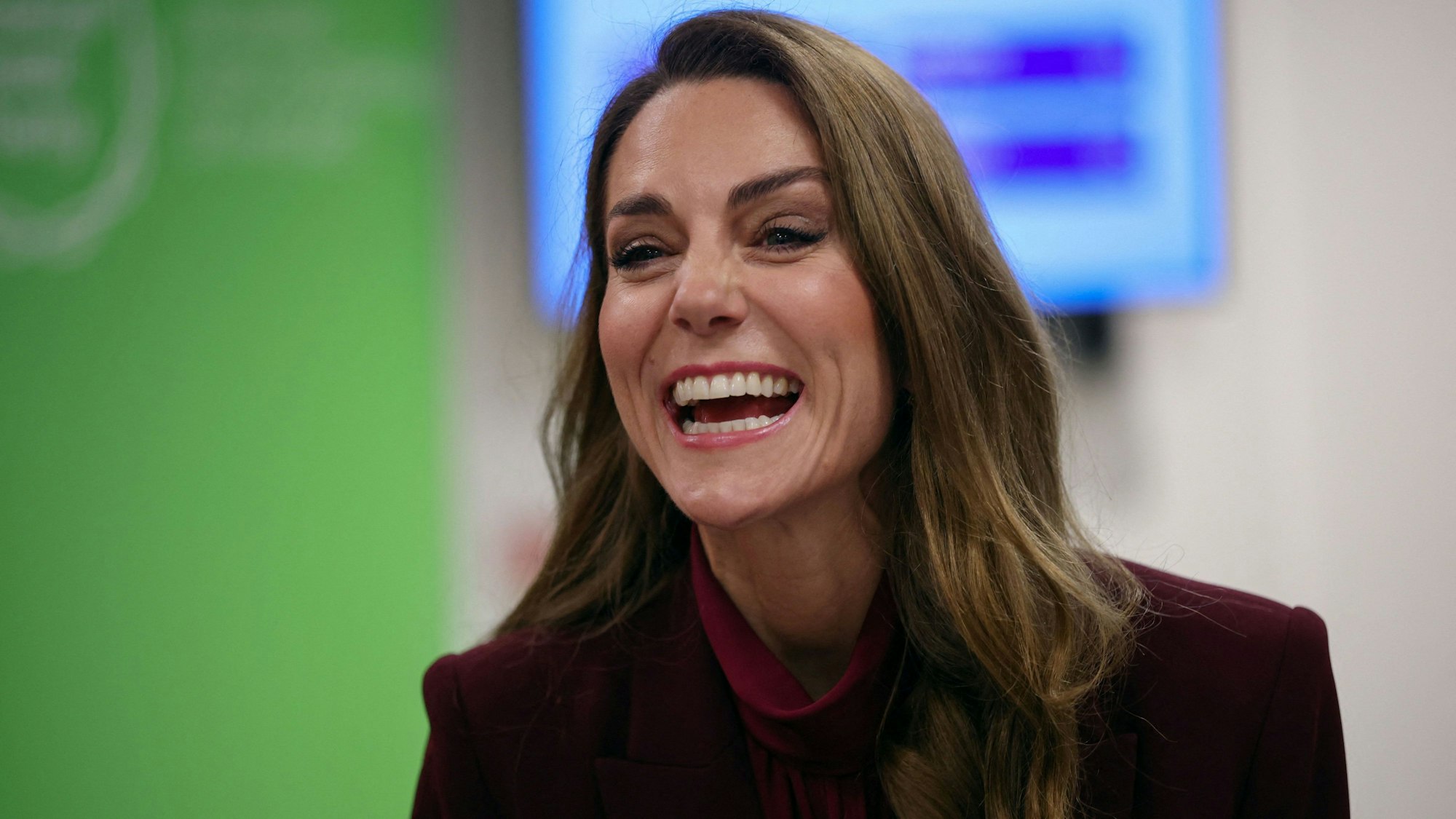 Prinzessin Kate lächelt.