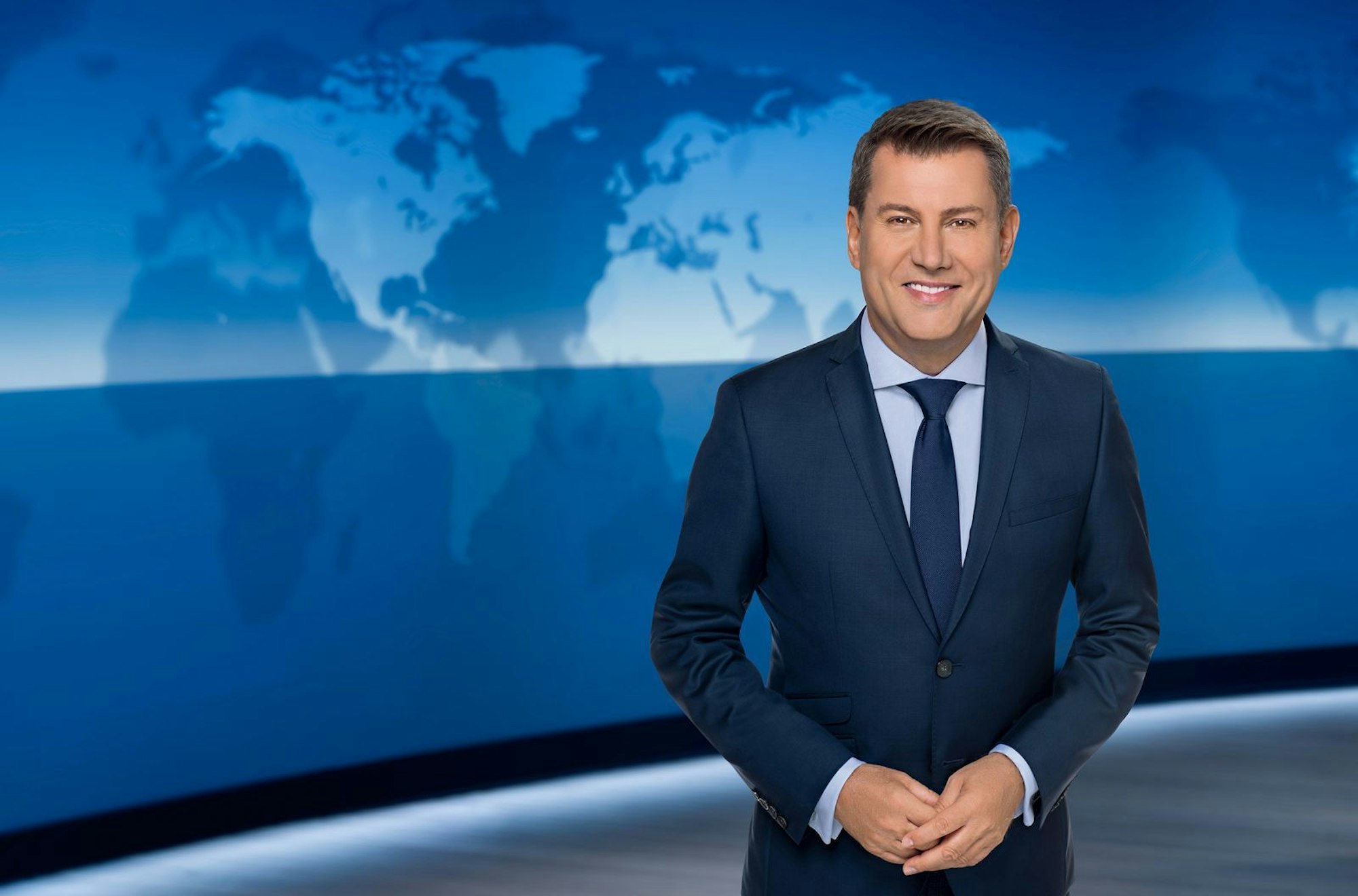Die „tagesschau“ um Chefsprecher Jens Riewa war auch 2025 die meistgesehene Nachrichtensendung im deutschen Fernsehen. (Bild: NDR/Thorsten Jander)