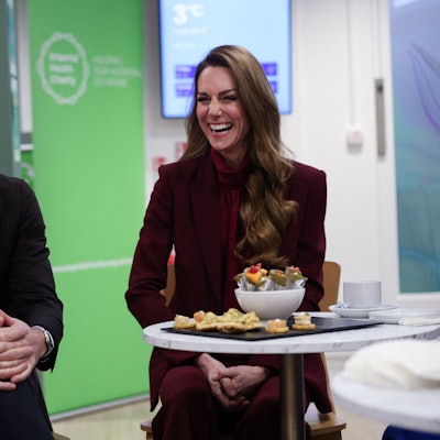 Prinz William und Prinzessin Kate, gemeinsame Schirmherren von NHS Charities Together, besuchen das Charing Cross Hospital im Westen Londons, um auf die Arbeit von NHS-Mitarbeitern und Freiwilligen während der Wintermonate hinzuweisen.