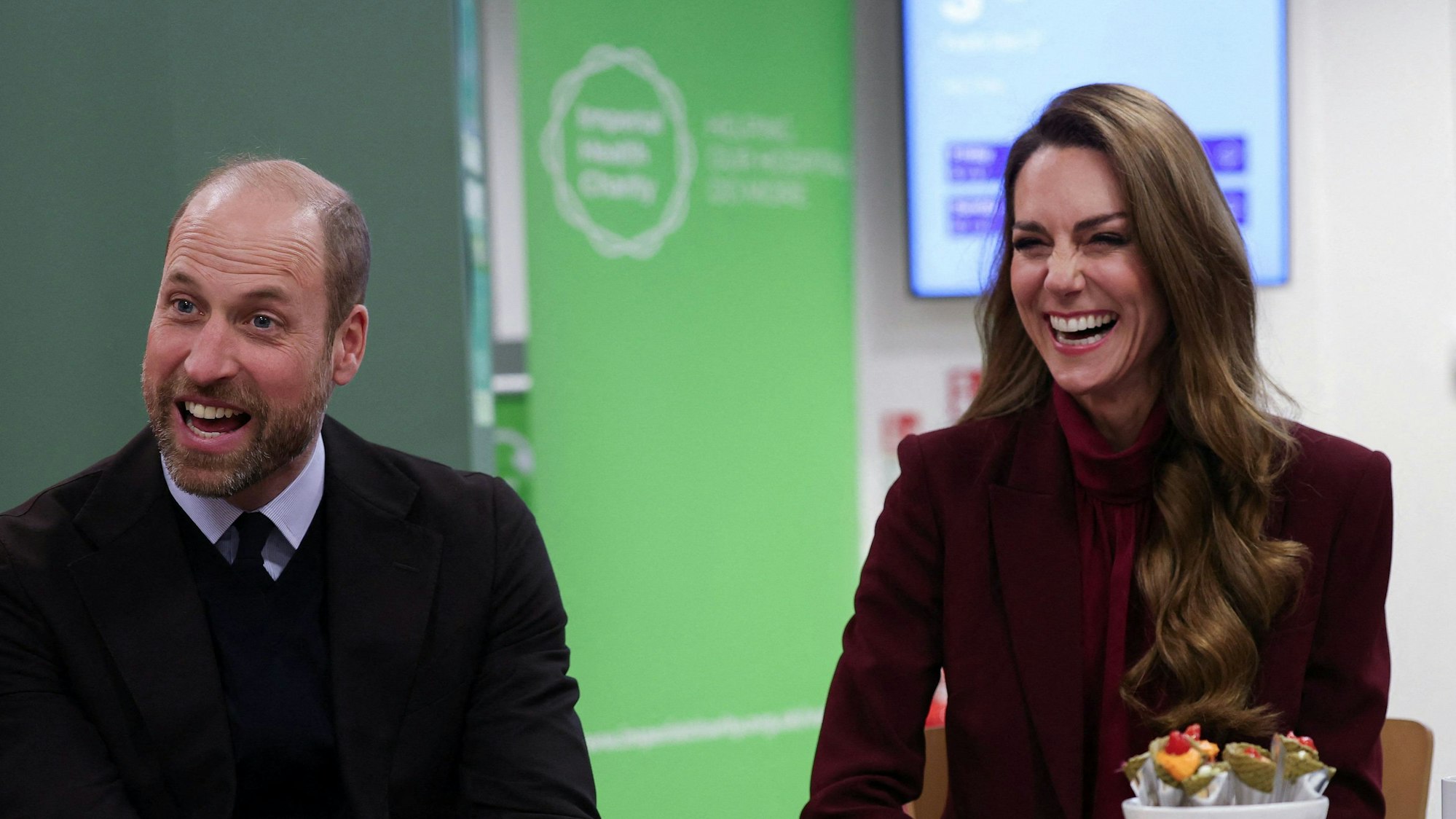 Prinz William und Prinzessin Kate, gemeinsame Schirmherren von NHS Charities Together, besuchen das Charing Cross Hospital im Westen Londons, um auf die Arbeit von NHS-Mitarbeitern und Freiwilligen während der Wintermonate hinzuweisen.