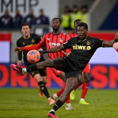 Gute Haltungsnoten, aber kein Tor in Heidenheim: Ragnar Ache hatte keinen leichten Tag.