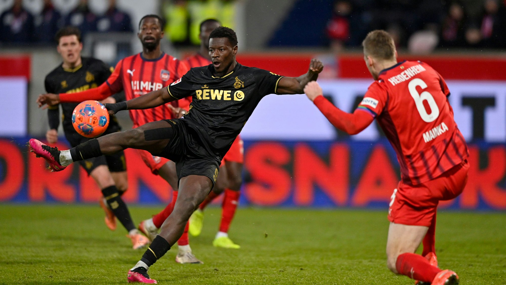 Gute Haltungsnoten, aber kein Tor in Heidenheim: Ragnar Ache hatte keinen leichten Tag.