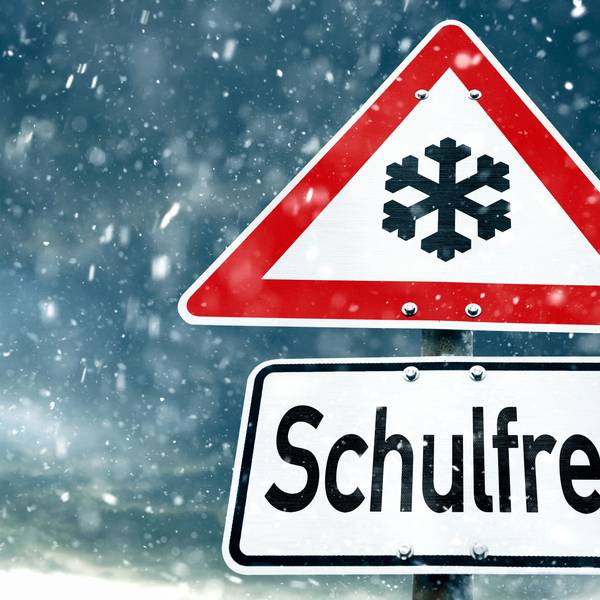 Ein Warnschild mit der Beschrftung Schulfrei.