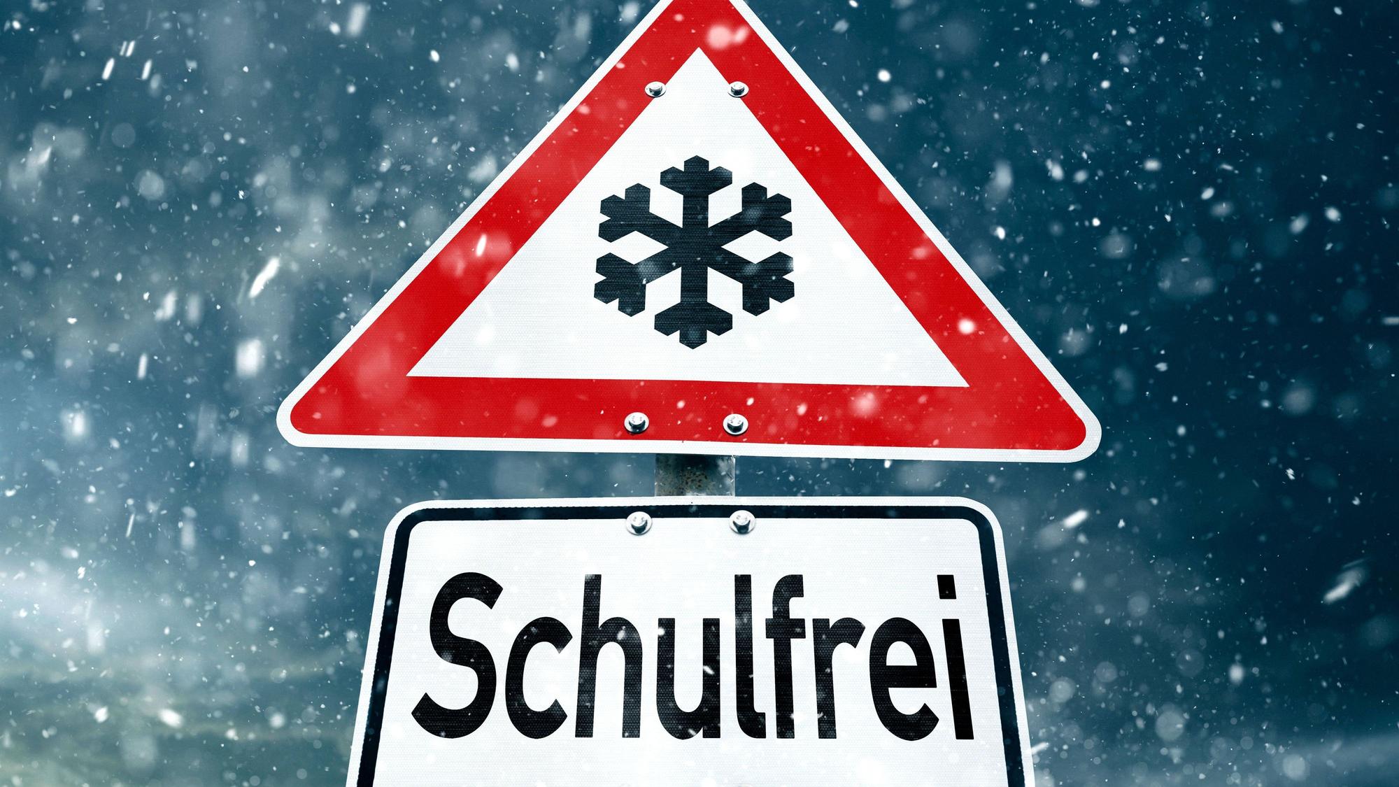 Ein Warnschild mit der Beschrftung Schulfrei.
