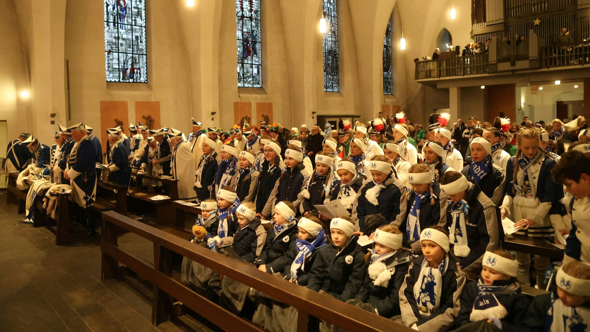 Die Opladener Altstadtfunken feierten die 46. Regimentsmesse in St. Remigius.