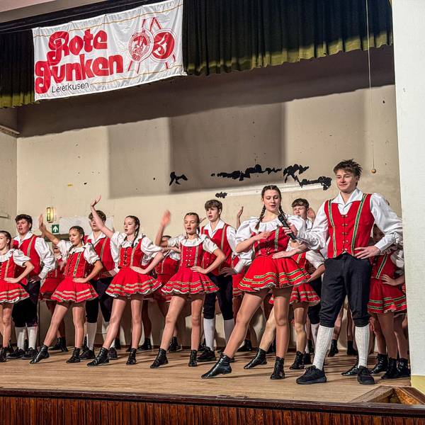 340 Kinder tanzten in der Bürriger Bundeshalle um den Einzug ins Finale.