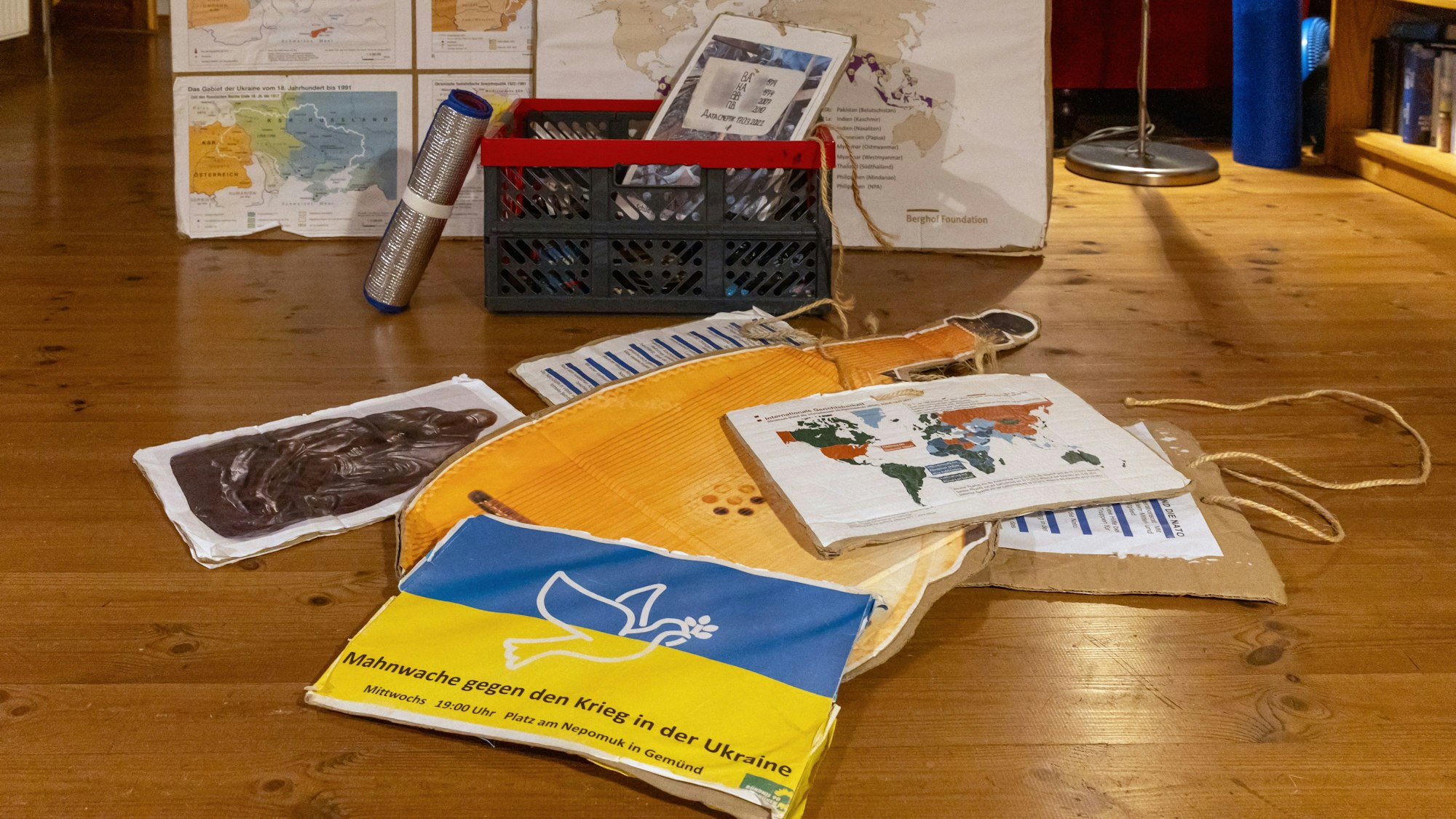 Altes und aktuelles Material für die Mahnwache