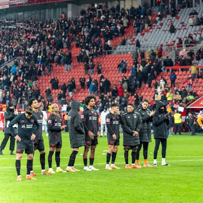 10.01.2026, xdaymx, Fussball 1.Bundesliga, Bayer 04 Leverkusen - VfB Stuttgart enttäuschte Leverkusener Mannschaft nach der 1:4 Heimniederlage vor den Heimfans DFL/DFB REGULATIONS PROHIBIT ANY USE OF PHOTOGRAPHS as IMAGE SEQUENCES and/or QUASI-VIDEO Leverkusen *** 10 01 2026, xdaymx, Soccer 1 Bundesliga, Bayer 04 Leverkusen VfB Stuttgart disappointed Leverkusen team after 1 4 home defeat in front of home fans DFL DFB REGULATIONS PROHIBIT ANY USE OF PHOTOGRAPHS as IMAGE SEQUENCES and or QUASI VIDEO Leverkusen